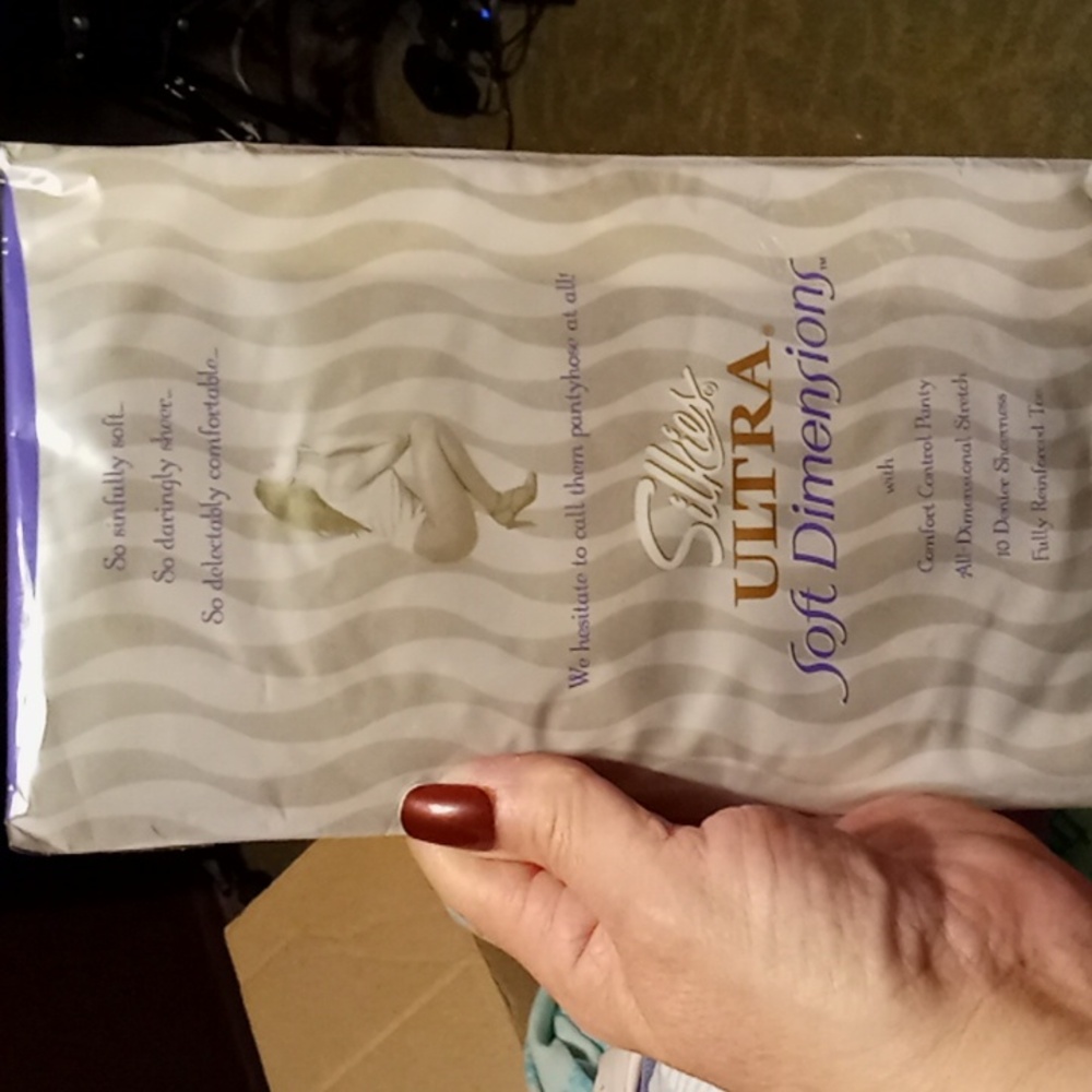 NWT X-Tall Silkies Ultra Soft Dimensions Multiple Colors Sheer & Soft Pantyhose